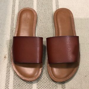 Universal Thread slide sandal